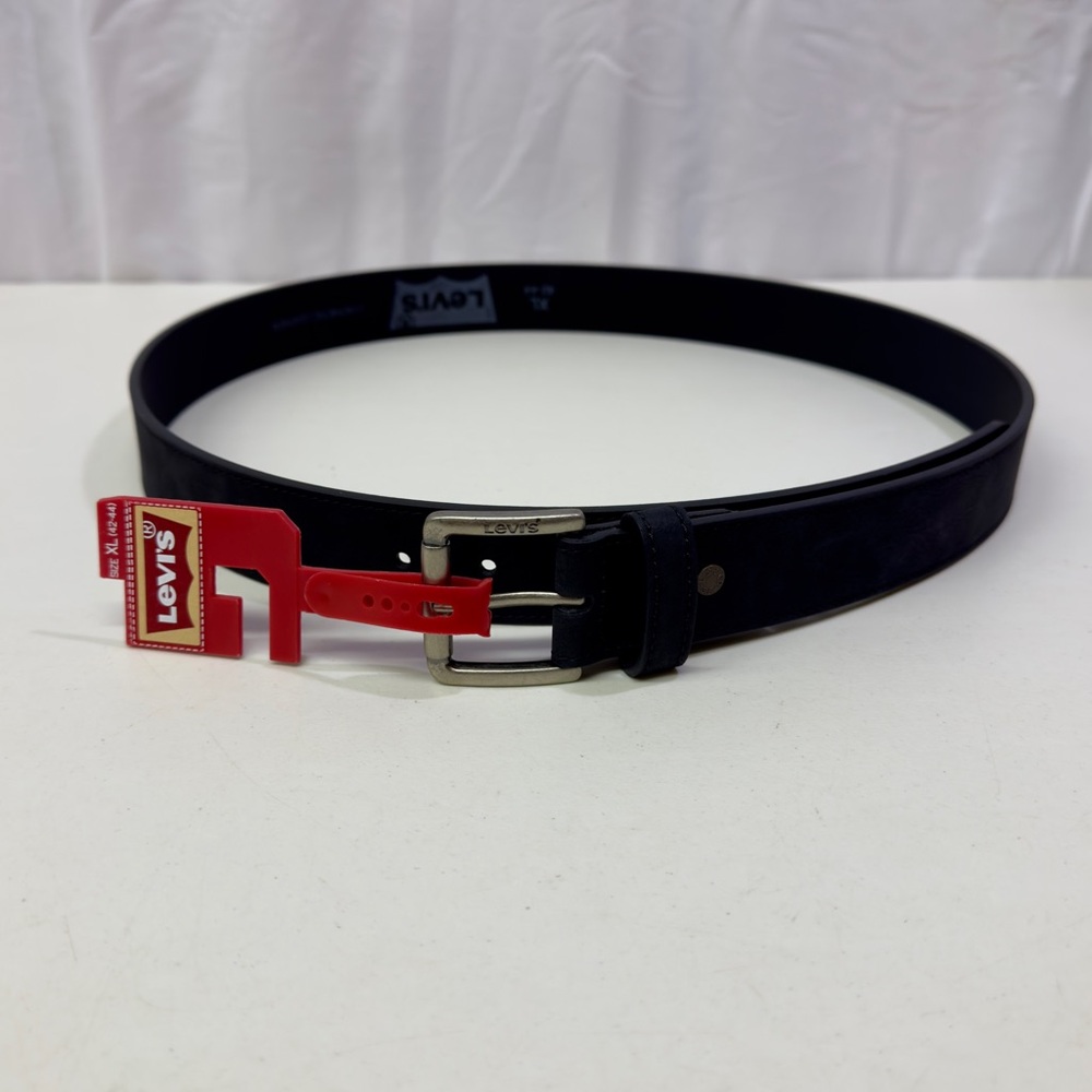 Levi's Men's Black Leather Belt with Silver Buckle